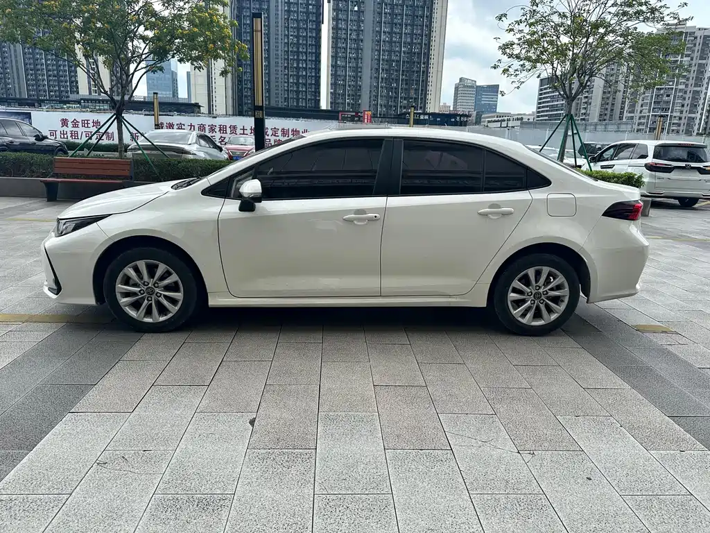 Toyota Corolla 2023 — фото 4