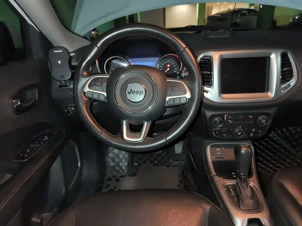 Jeep Compass 2018 — фото 7