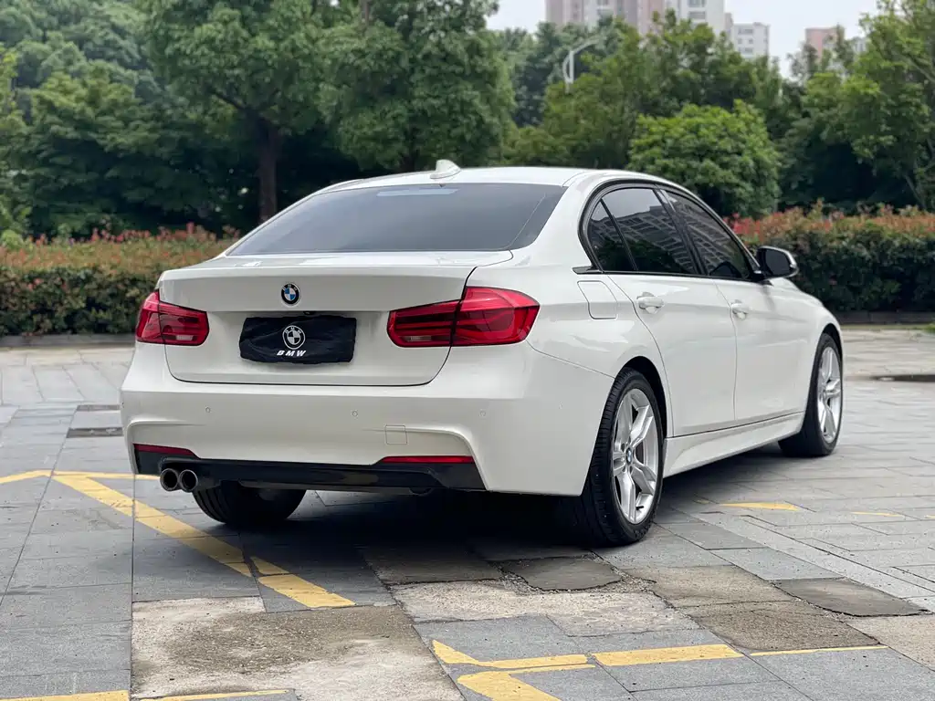 BMW 3 Series 2018 — фото 8