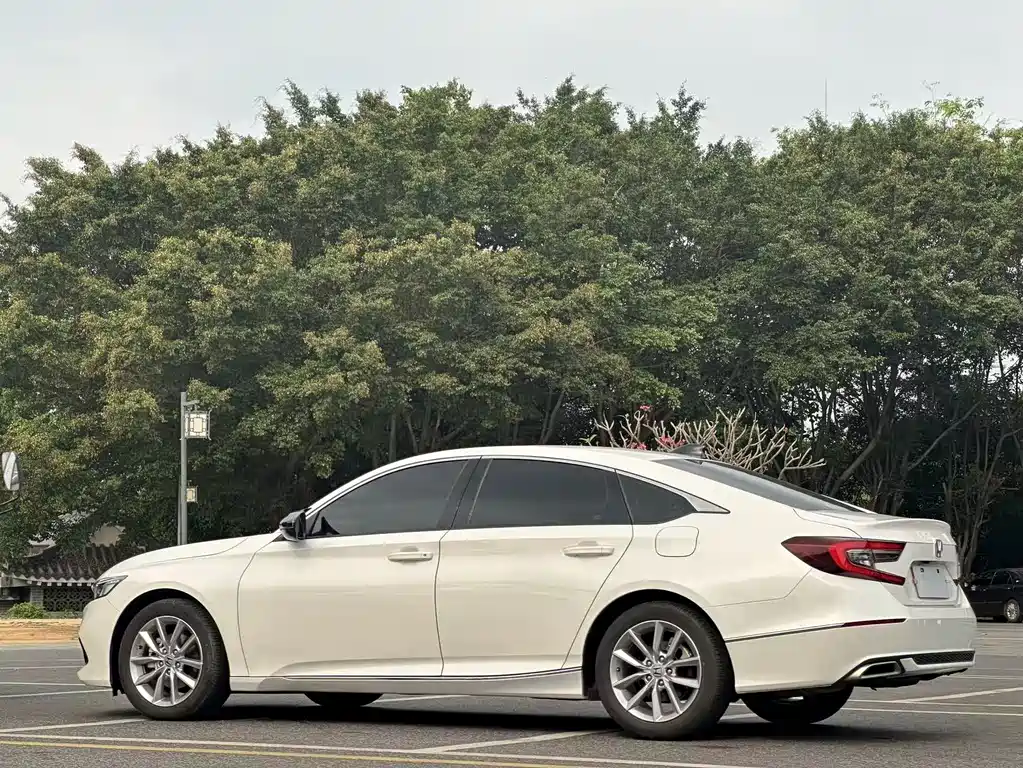 Honda Accord 2022 — фото 18