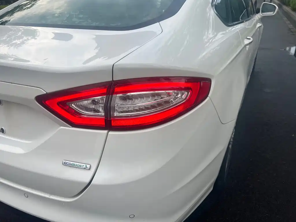Ford Mondeo 2015 — фото 14