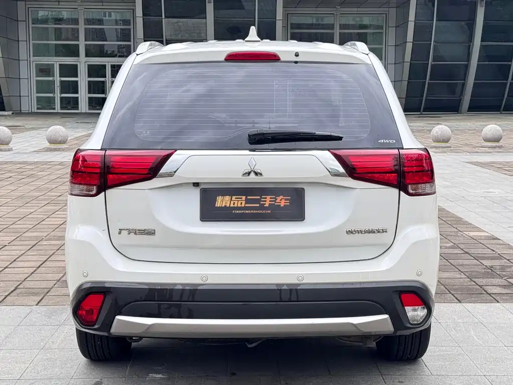 Mitsubishi Outlander 2018 — фото 16