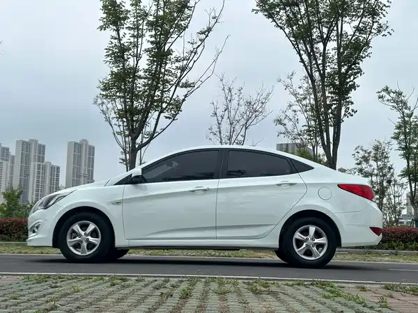 Hyundai Accent 2014