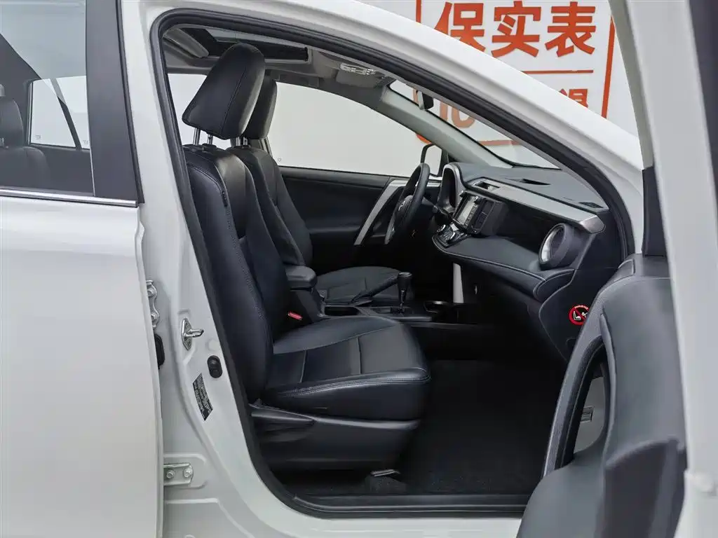 Toyota RAV4 2019 — фото 23