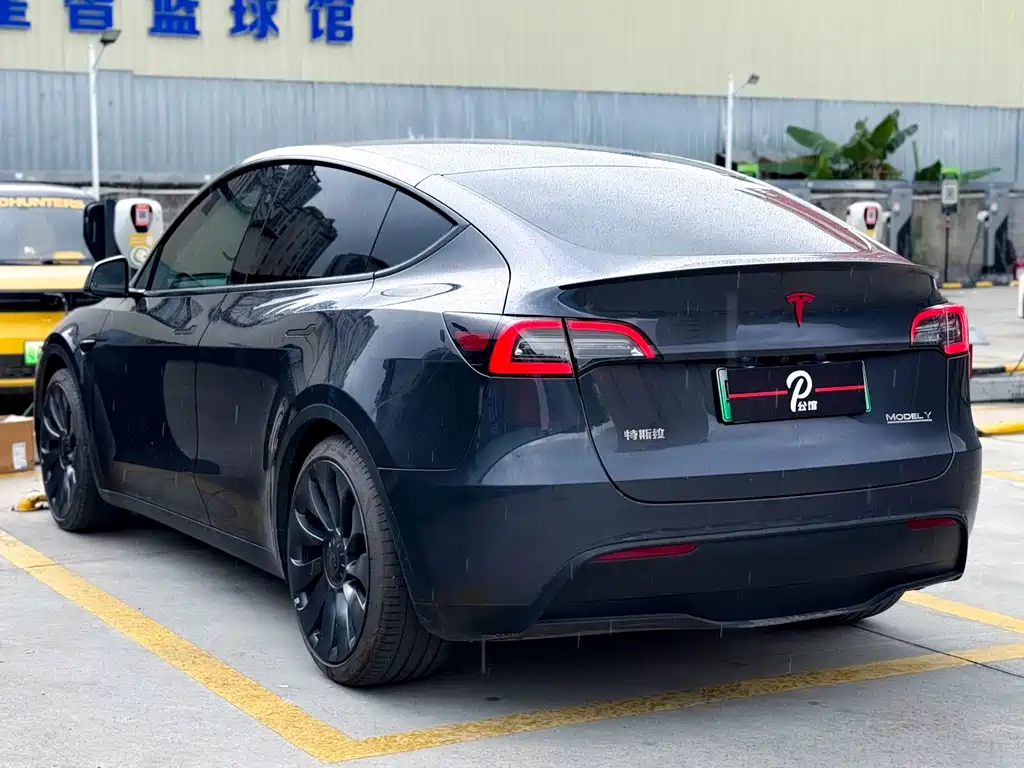 Tesla Model Y 2024 — фото 4