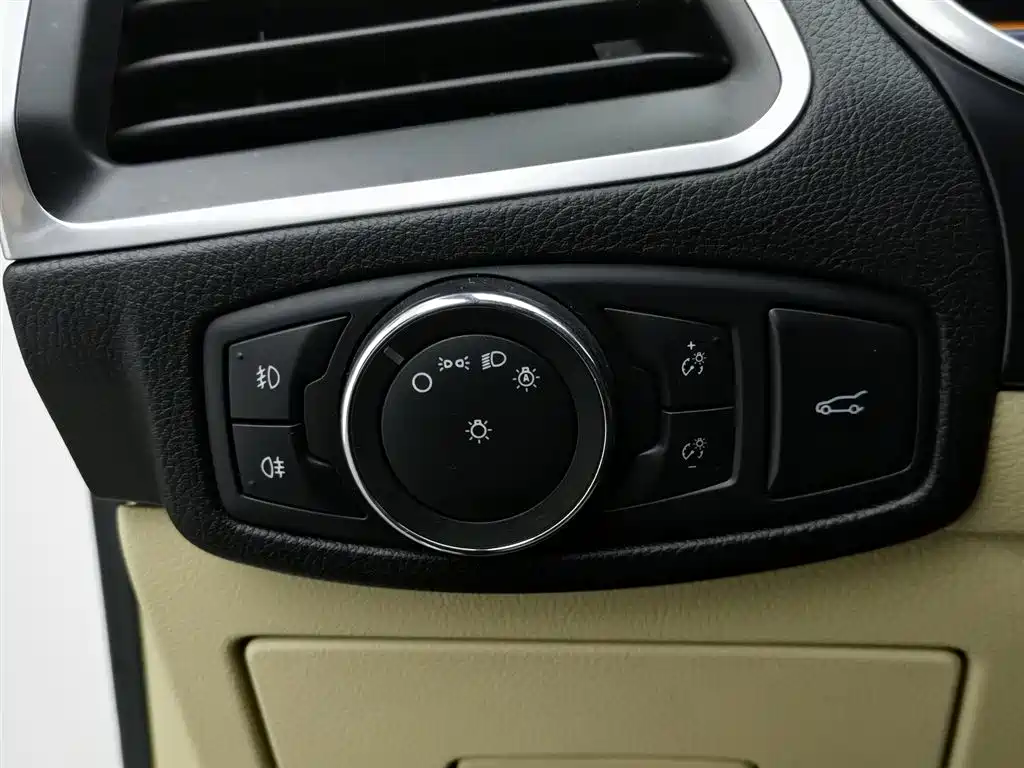 Ford Edge 2015 — фото 21