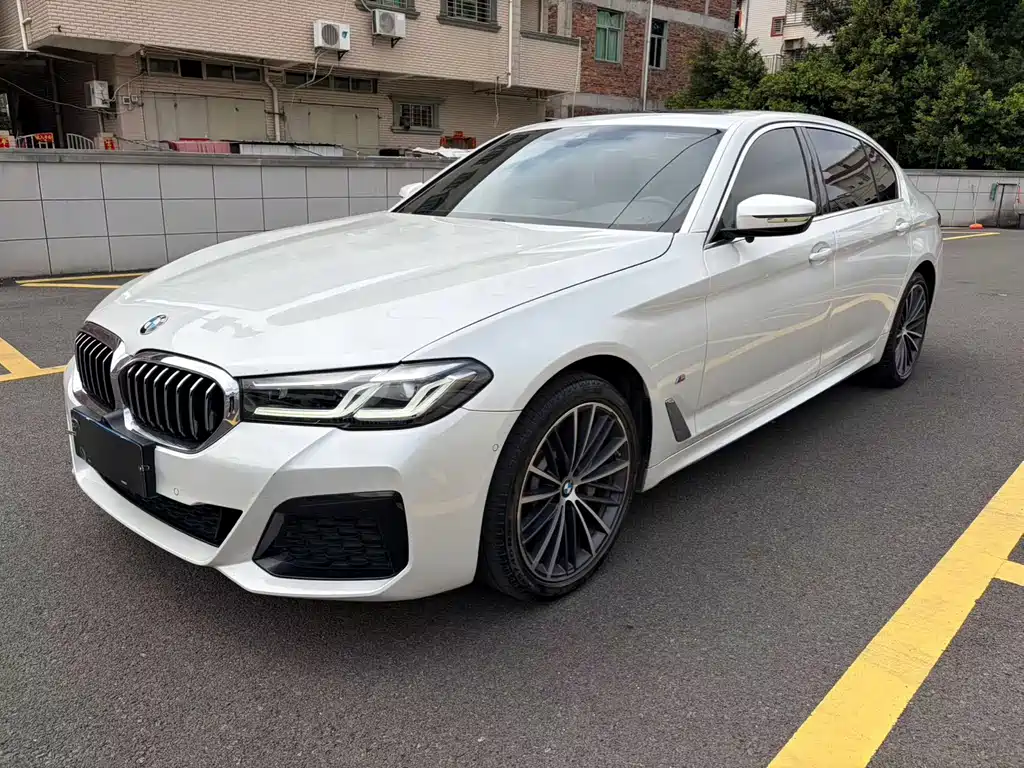 BMW 5 Series 2022 — фото 1