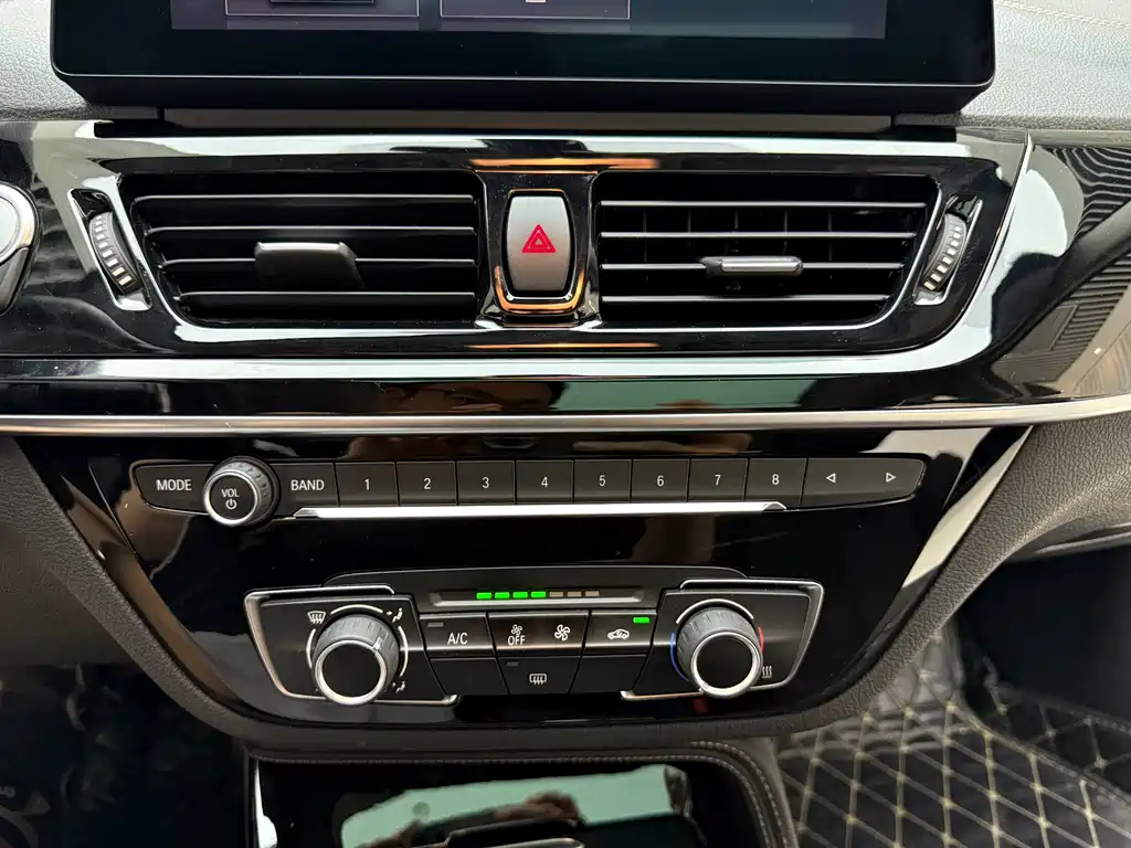 BMW 1 Series 2022 — фото 14