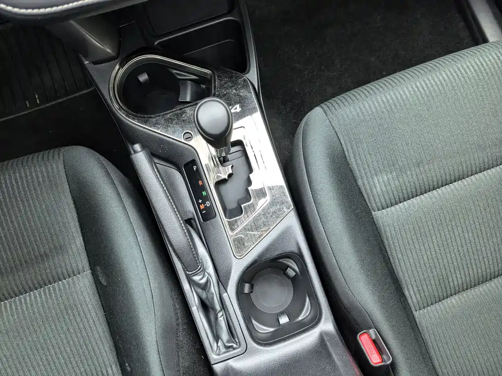 Toyota RAV4 2017 — фото 12