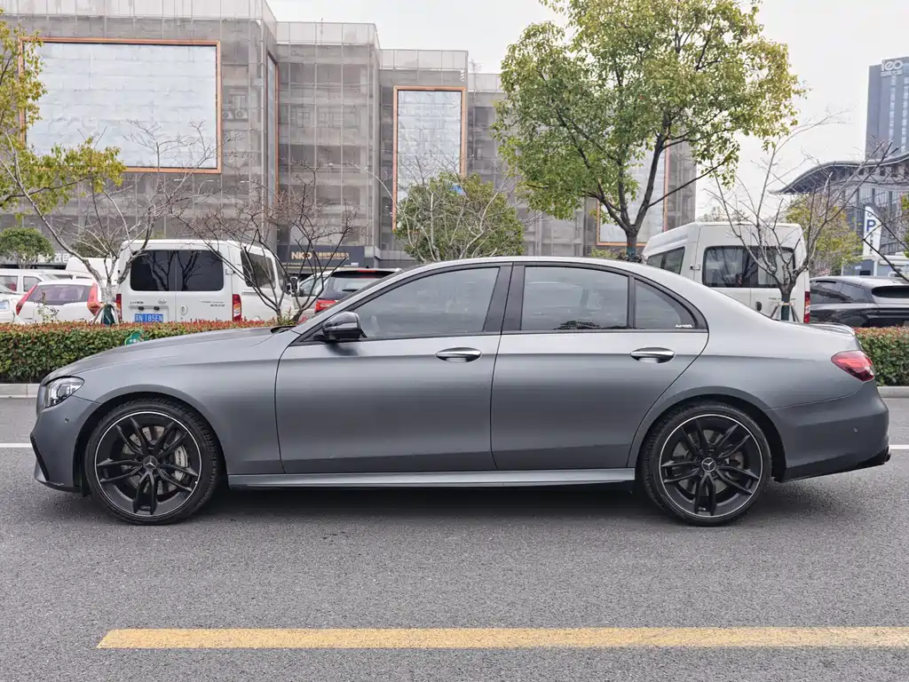 Mercedes-Benz E-Class AMG 2022 — фото 3