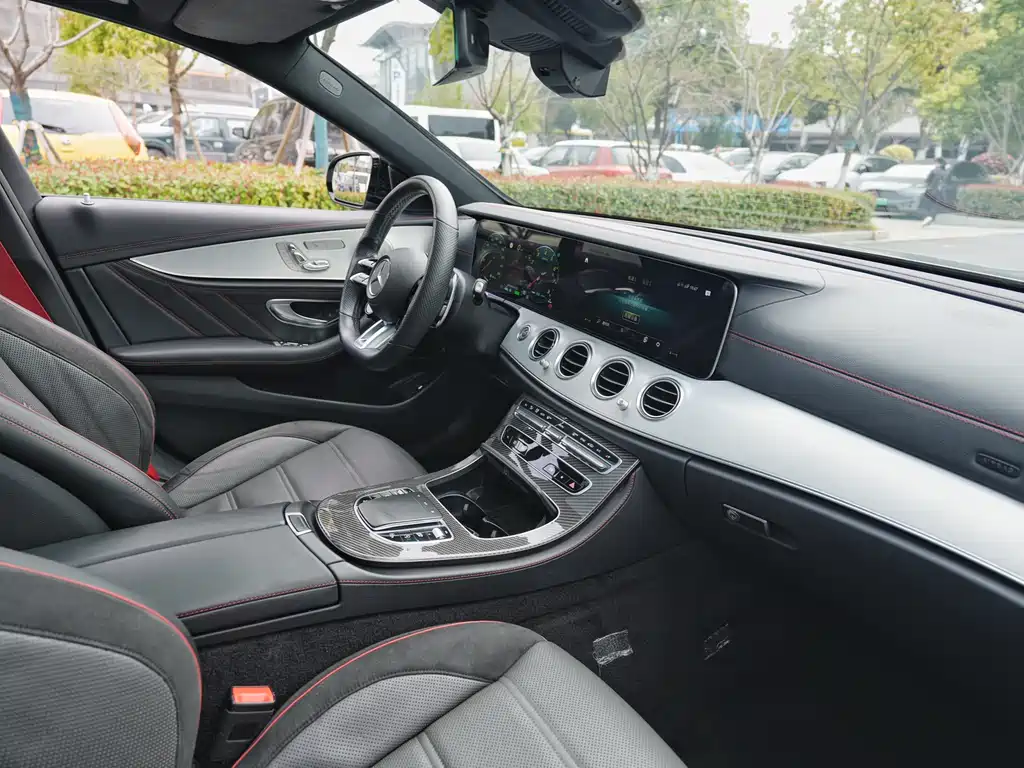 Mercedes-Benz E-Class AMG 2022 — фото 9