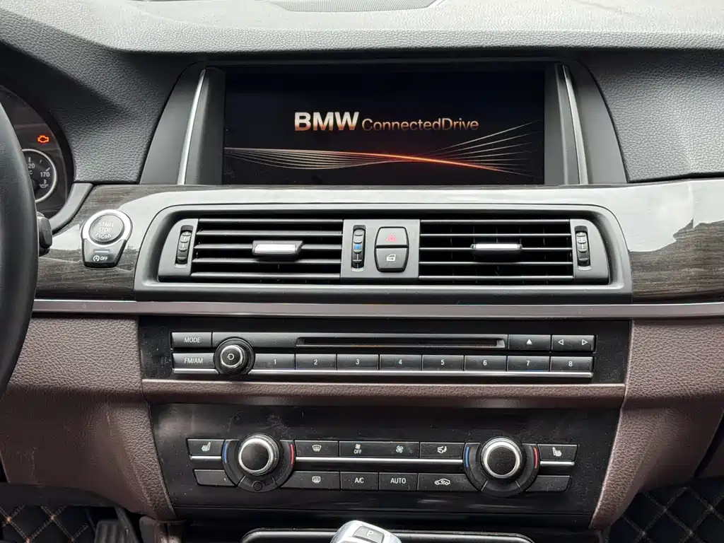 BMW 5 Series 2015 — фото 11