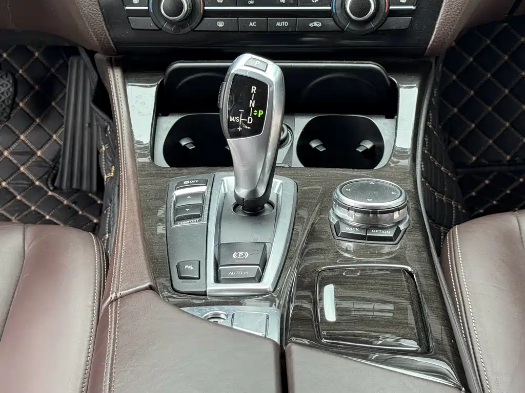 BMW 5 Series 2015 — фото 12