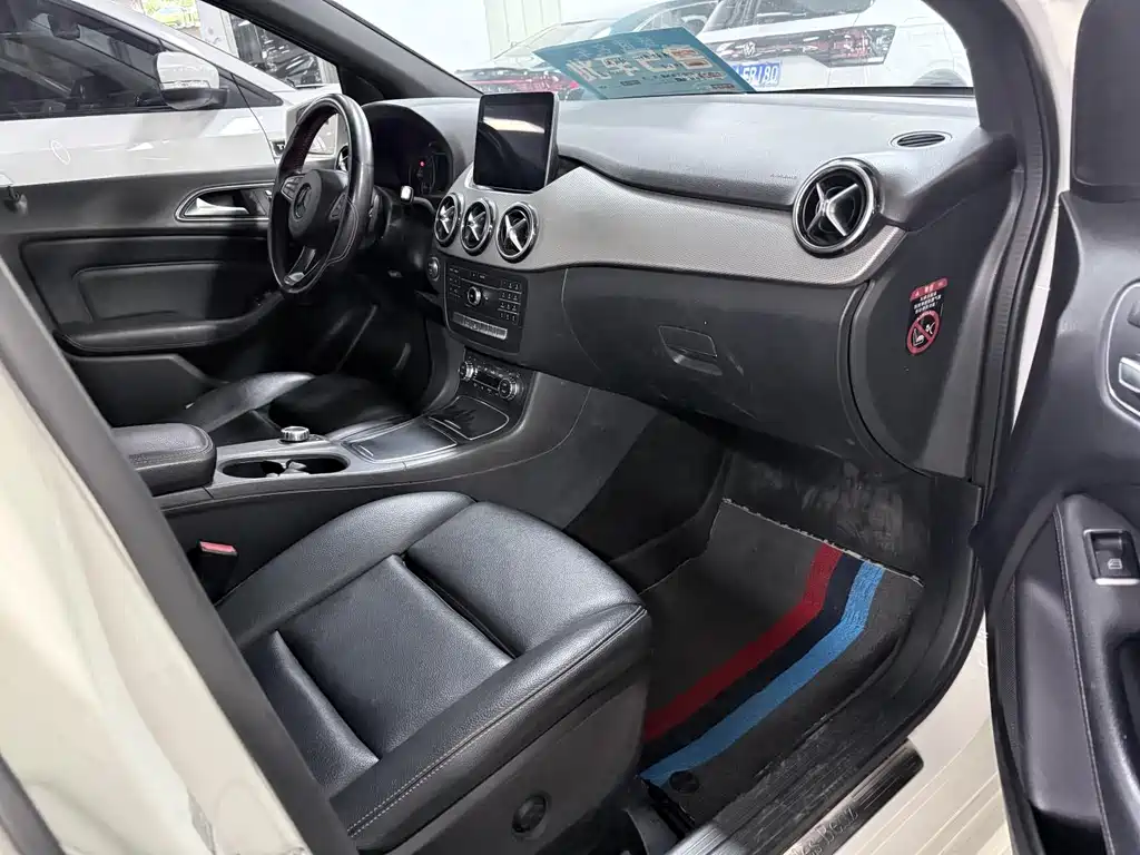 Mercedes-Benz B-Class 2017 — фото 20