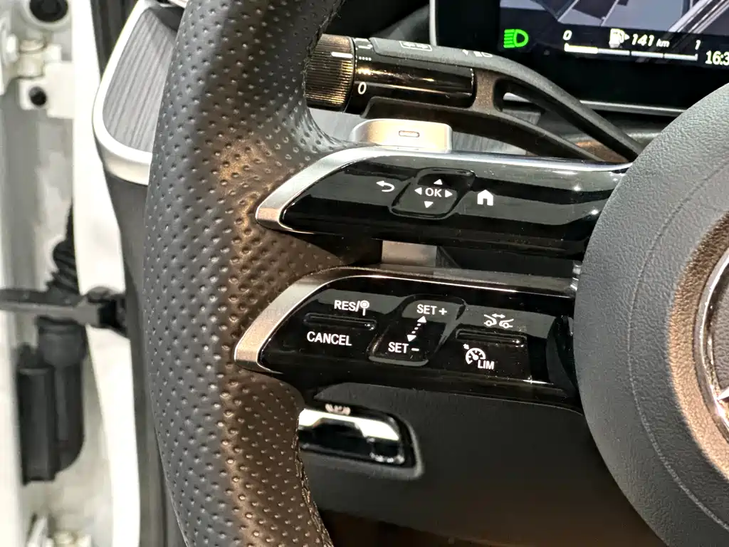 Mercedes-Benz C-Class 2023 — фото 11