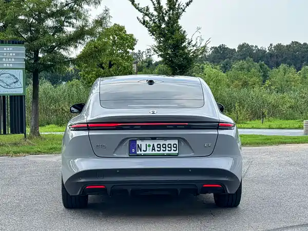 NIO ET5 2024