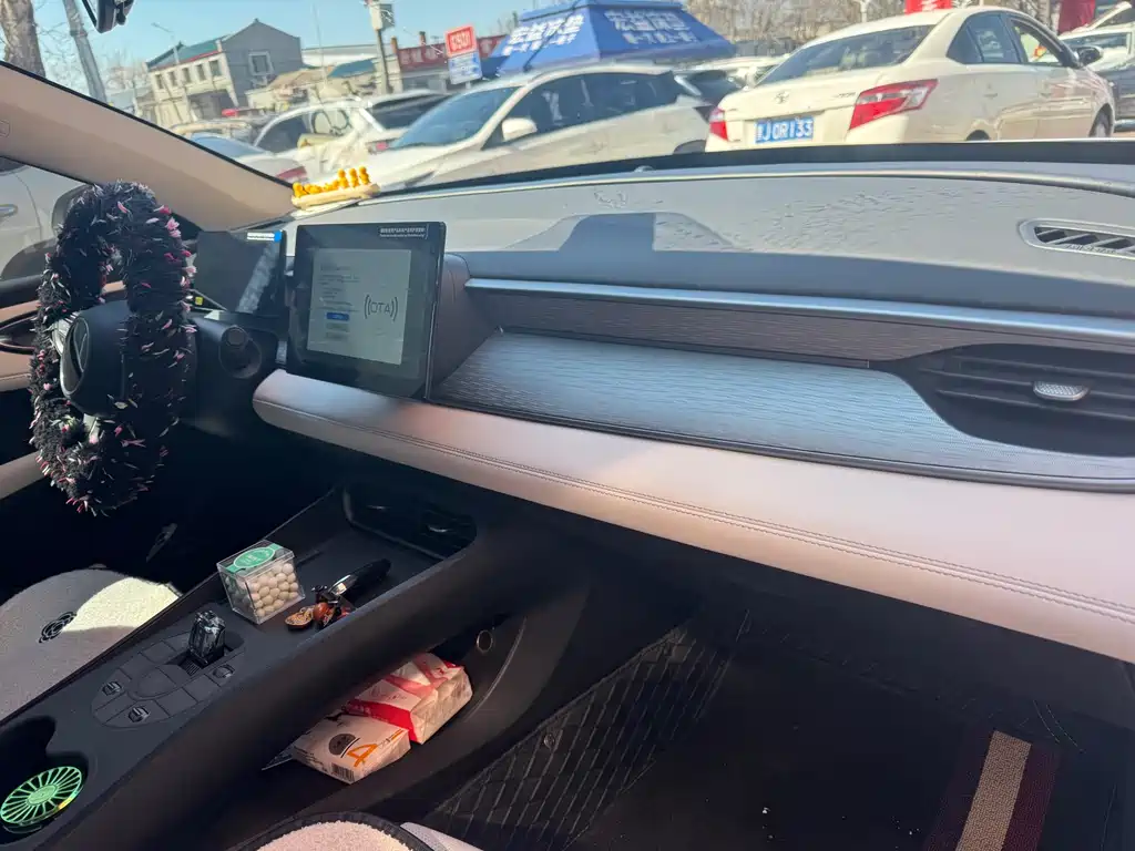BYD Seal 05 DM-i 2025 — фото 6