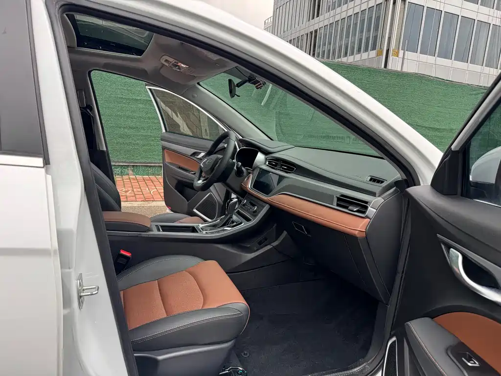 Geely Emgrand 2021 — фото 10
