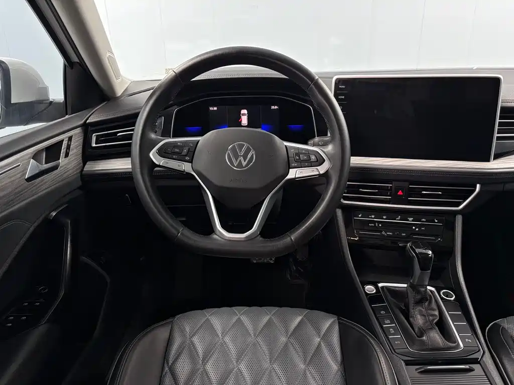 Volkswagen Sagitar 2022