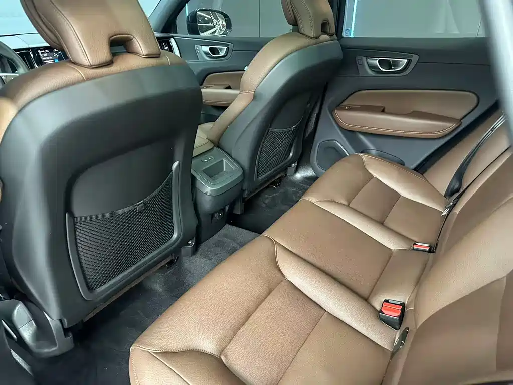 Volvo XC60 2024 — фото 10