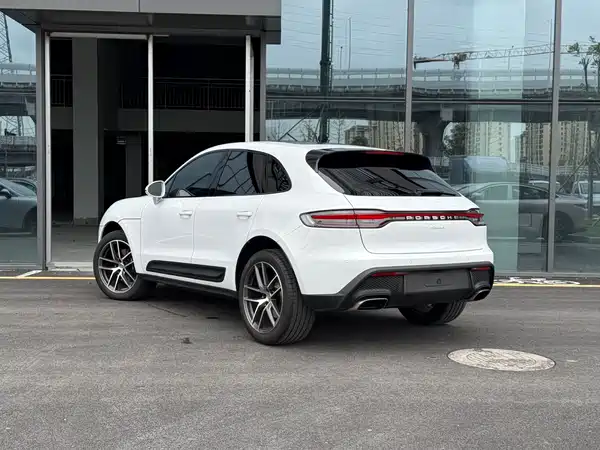 Porsche Macan 2025