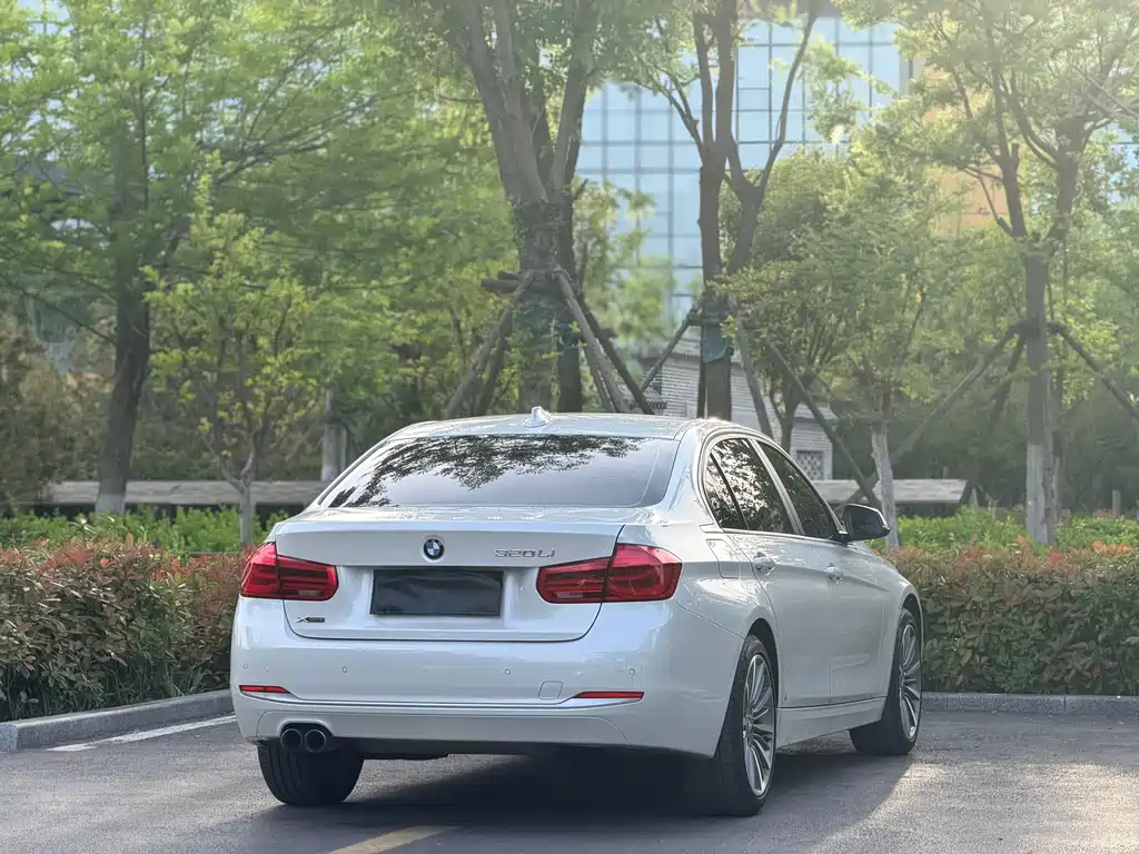 BMW 3 Series 2019 — фото 12