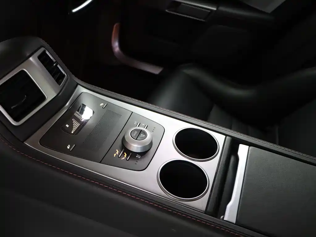 Aston Martin Rapide 2014 — фото 30