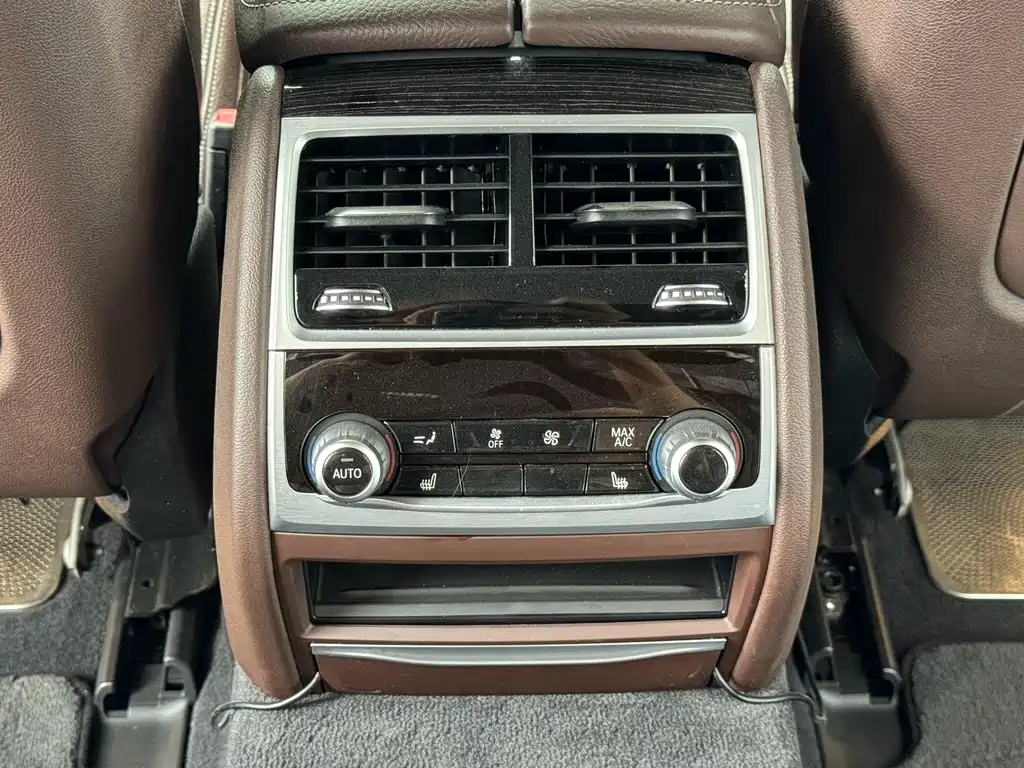 BMW 7 Series 2018 — фото 13