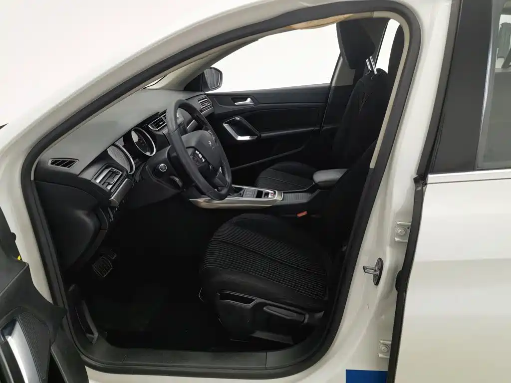 Peugeot 408 2015 — фото 10
