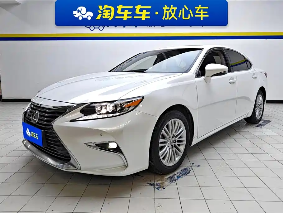 Lexus ES 2018 — фото 1