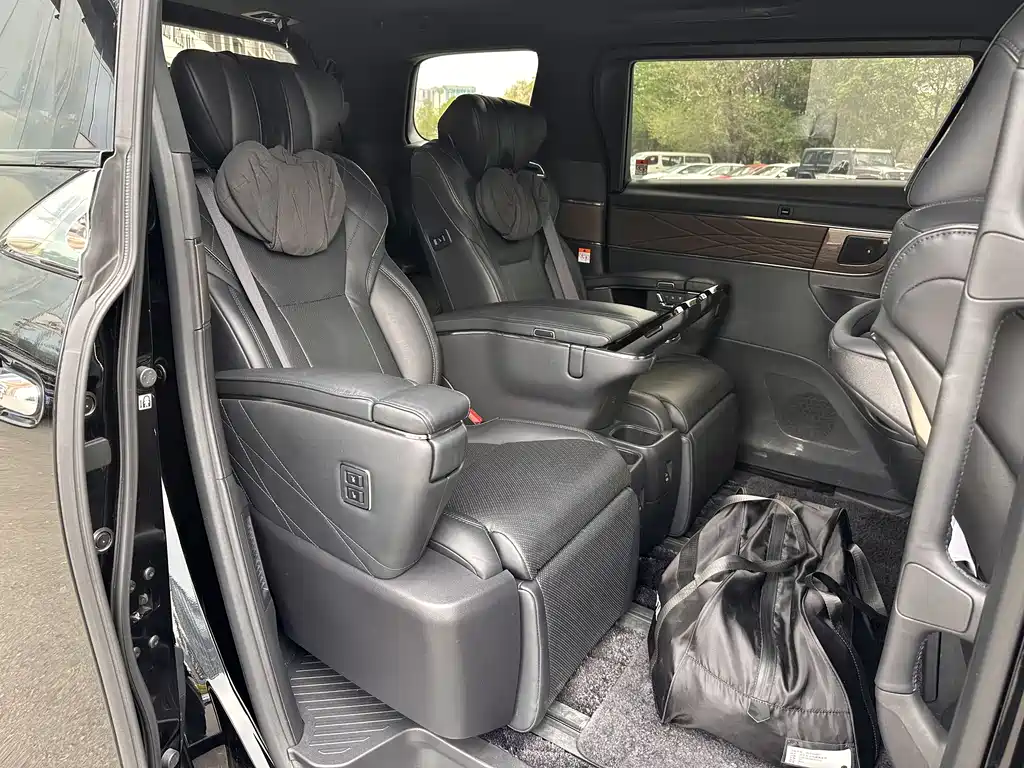 Toyota Alphard 2024 — фото 13