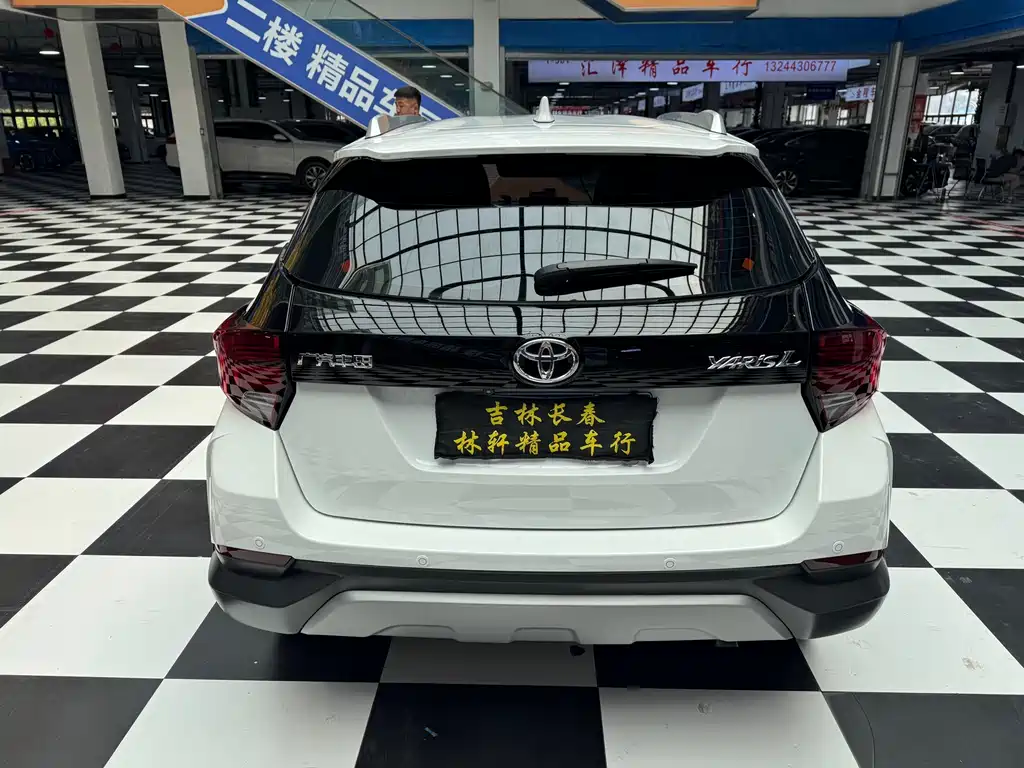 Toyota Yaris L 2023 — фото 8