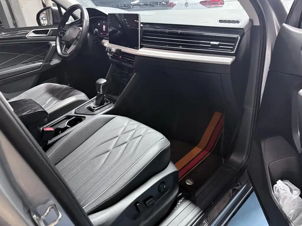Volkswagen Tiguan L 2022 — фото 17