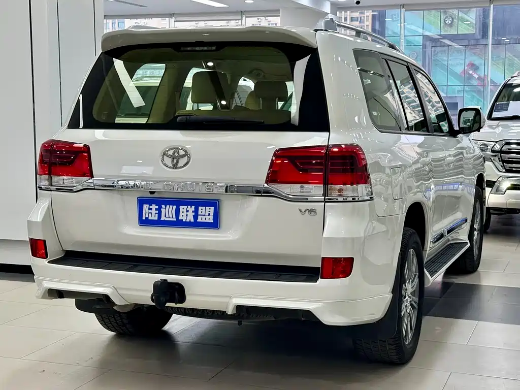 Toyota Land Cruiser 2020 — фото 17