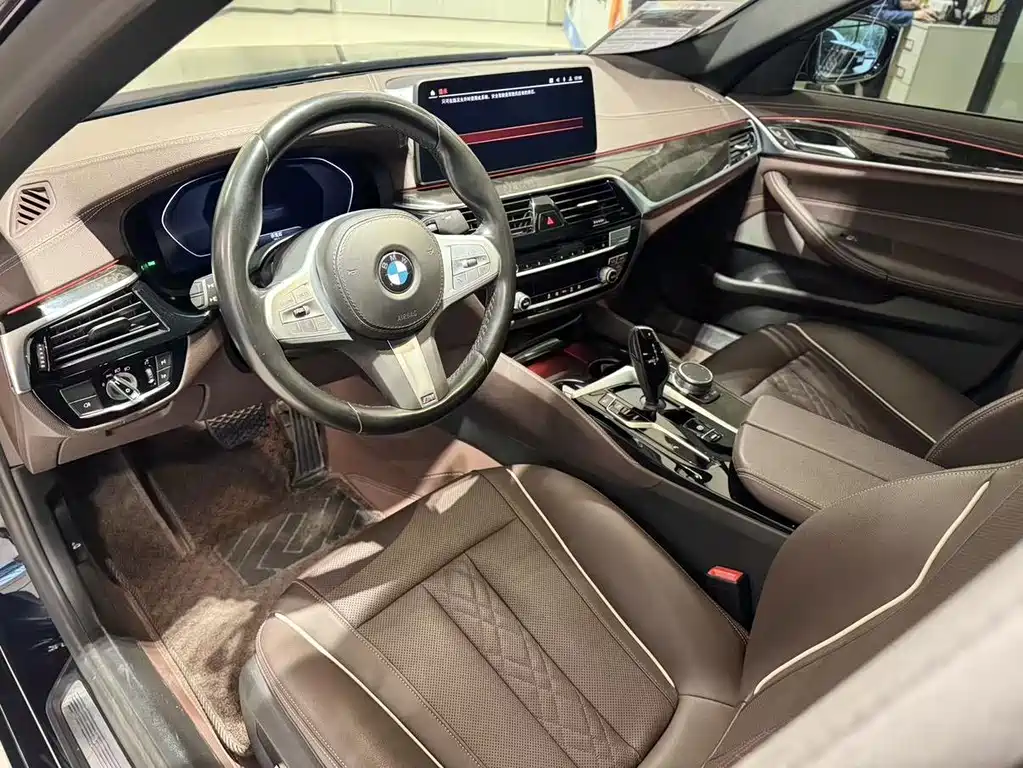 BMW 5 Series 2023 — фото 9