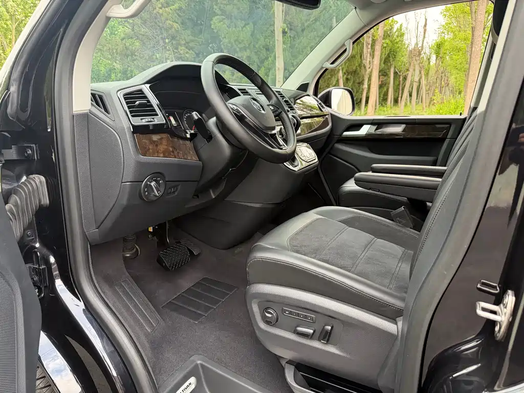 Volkswagen Multivan 2018 — фото 14