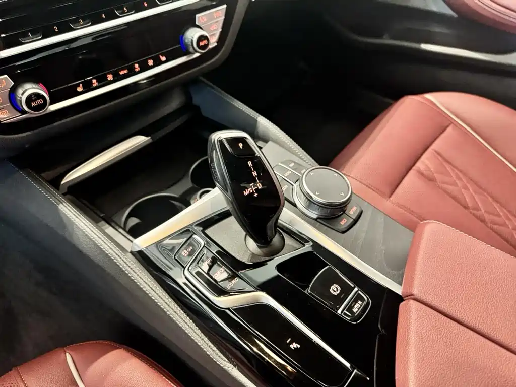 BMW 5 Series 2023 — фото 11