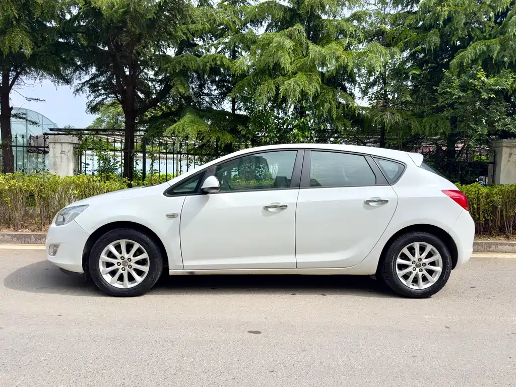 Buick Excelle 2013 — фото 2