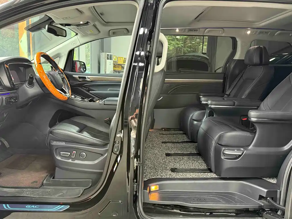 GAC Motor Trumpchi M8 2022 — фото 3
