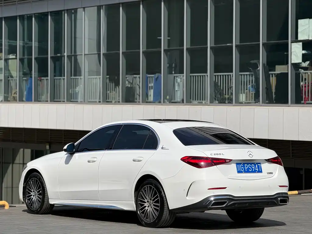 Mercedes-Benz C-Class 2025 — фото 3