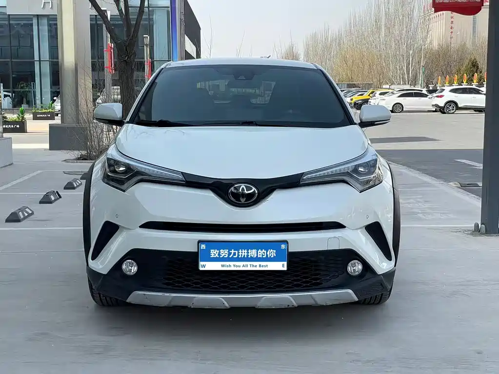 Toyota C-HR 2018 — фото 2