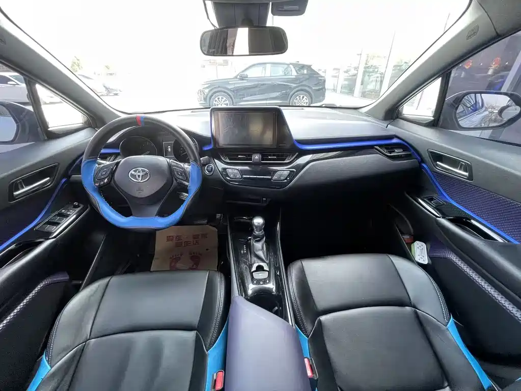 Toyota C-HR 2018 — фото 7