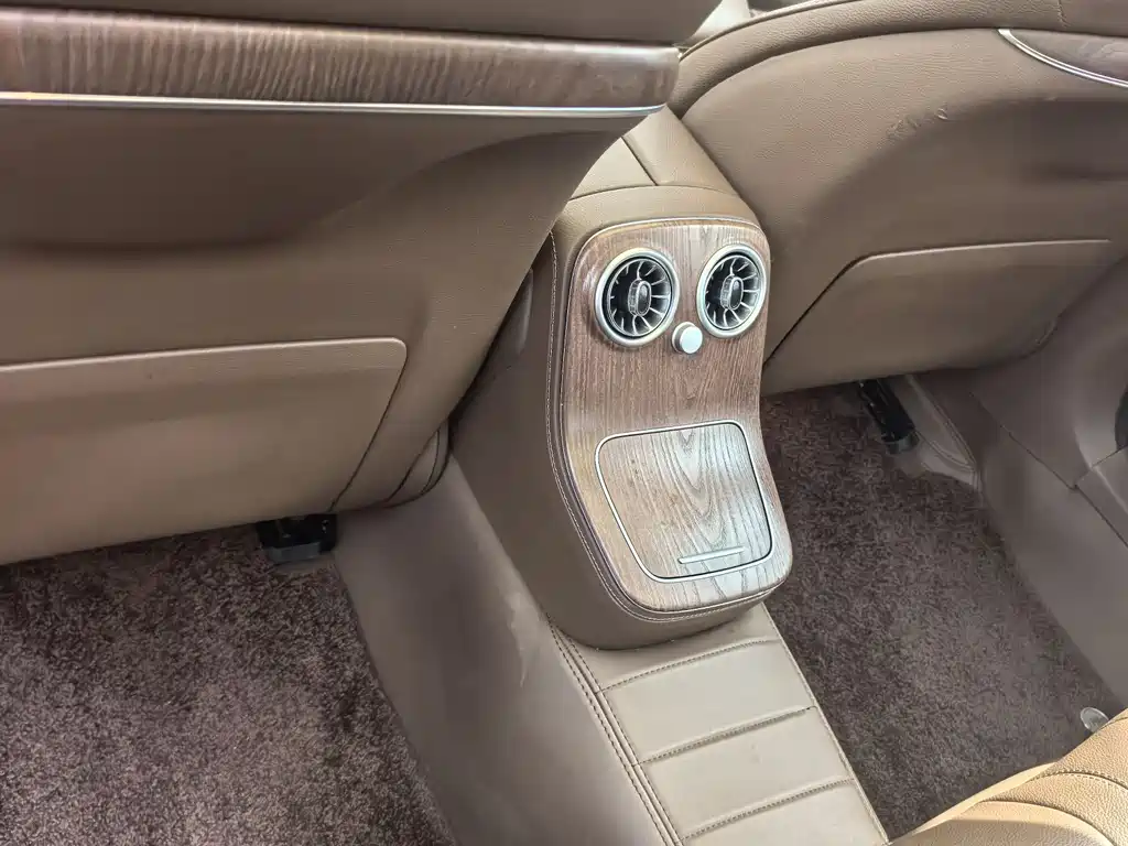 Mercedes-Benz E-Class 2023 — фото 16