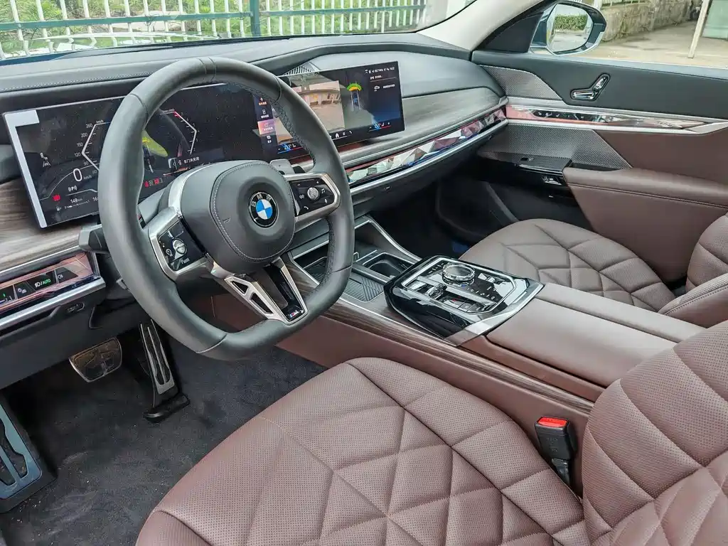 BMW 7 Series 2025 — фото 9