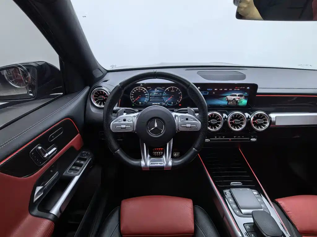 Mercedes-Benz GLB AMG 2023 — фото 11