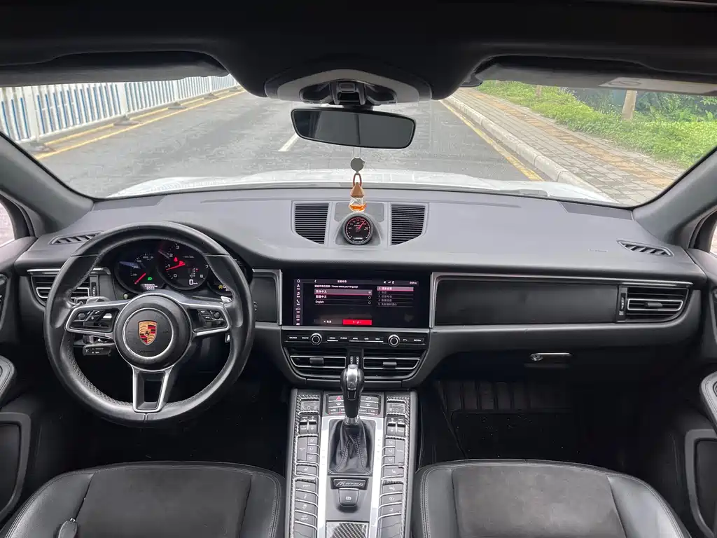 Porsche Macan 2019 — фото 17