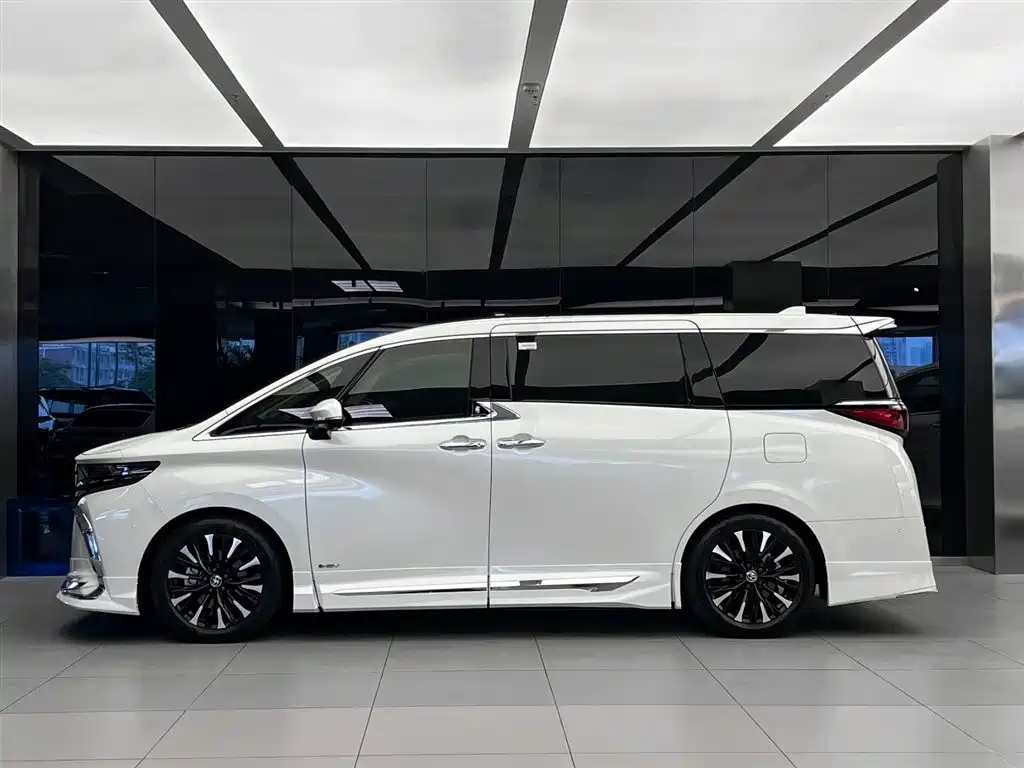 Toyota Alphard 2025 — фото 3