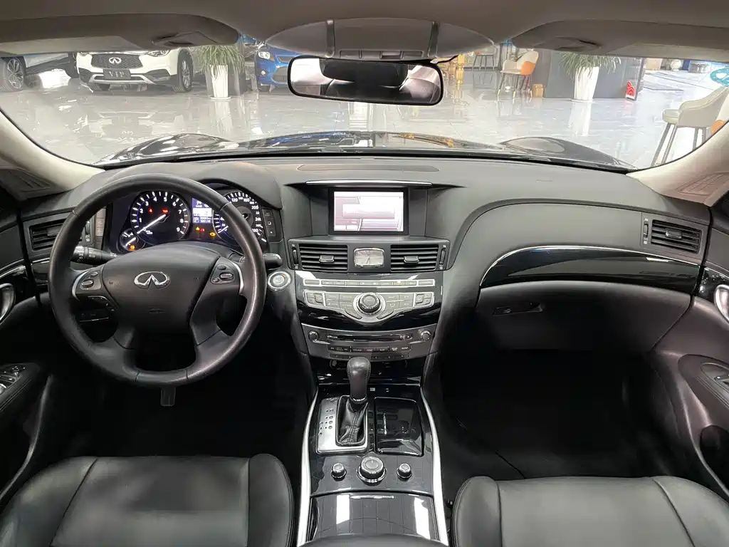 Infiniti Q70 2017 — фото 11