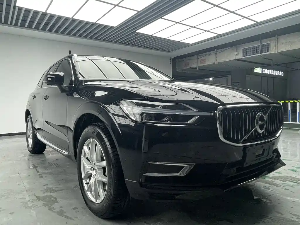 Volvo XC60 2019 — фото 2