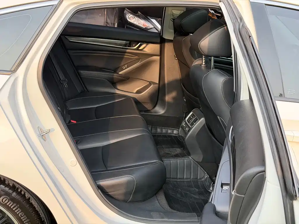 Honda Accord 2022 — фото 10
